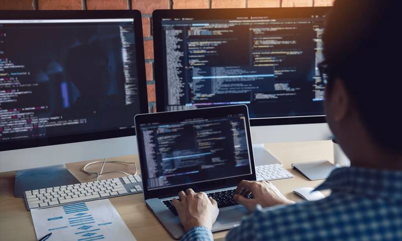 数据科学选型:R与Python如何赋能沾益县网站建设?